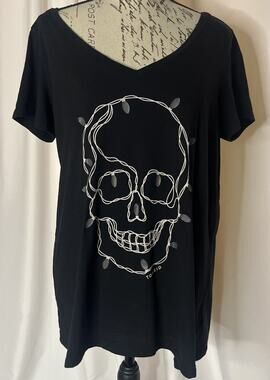 Torrid Black Skull Holiday Lights T-shirt Women’s Size 00